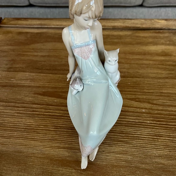 Lladro’ Figurine (Retired): 5443 Bedtime - Picture 2 of 6